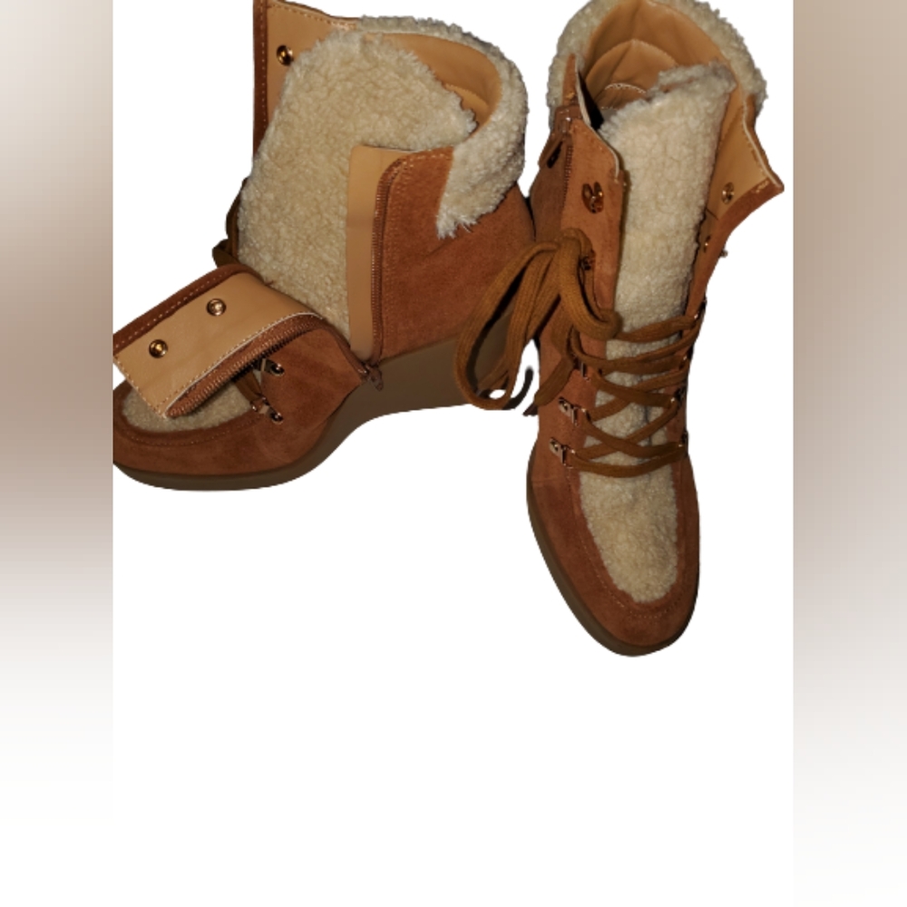 Brown Shearling-Lined Women's Lace-Up Boot